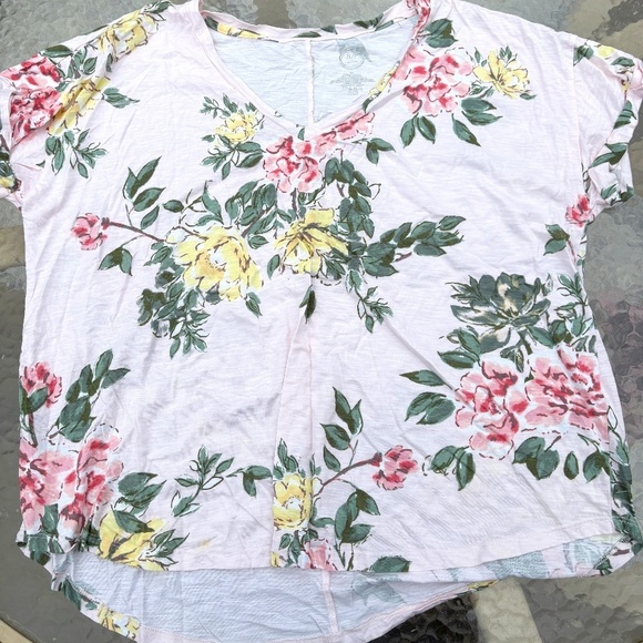 Maurices Pink Floral TShirt - Size 2XL - Picture 1 of 2